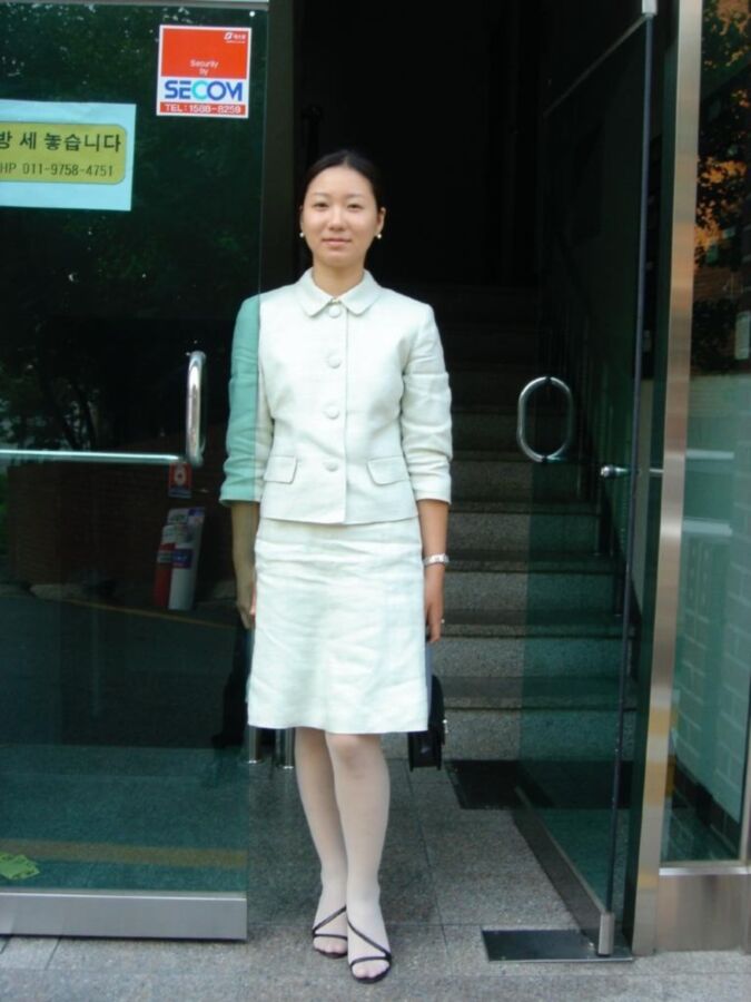 Korean woman in pantyhose 23 of 91 pics
