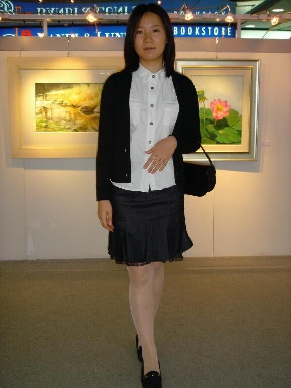 Korean woman in pantyhose 2 of 91 pics