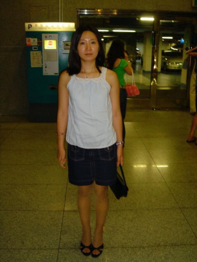 Korean woman in pantyhose 21 of 91 pics