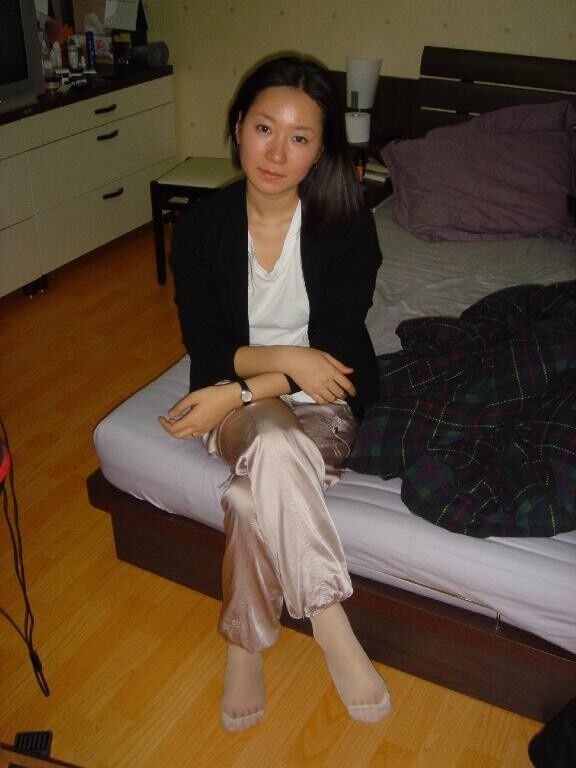 Korean woman in pantyhose 12 of 91 pics