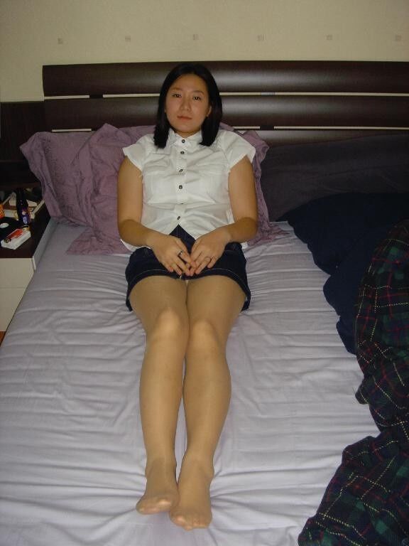 Korean woman in pantyhose 10 of 91 pics