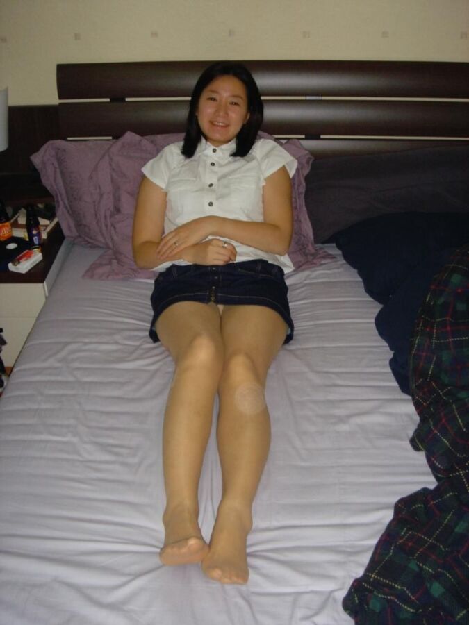 Korean woman in pantyhose 9 of 91 pics