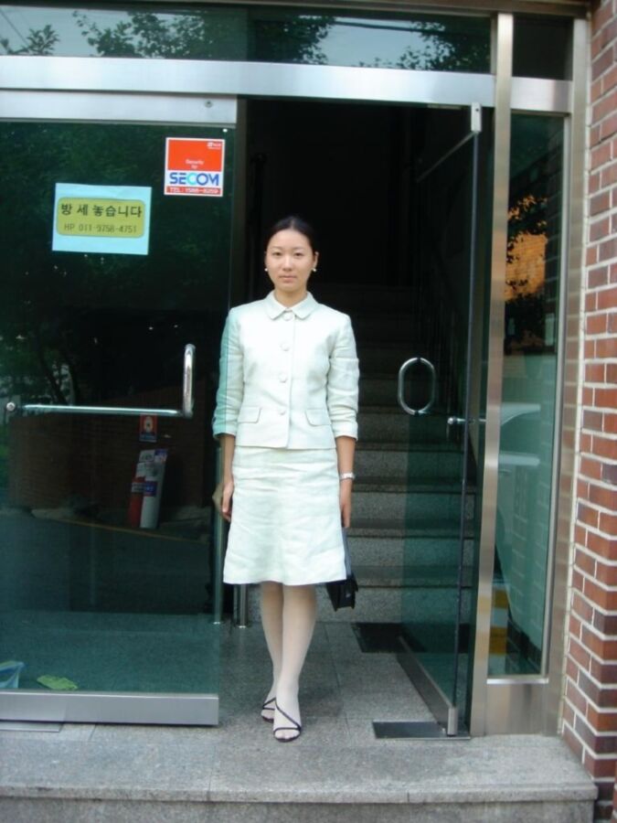 Korean woman in pantyhose 22 of 91 pics