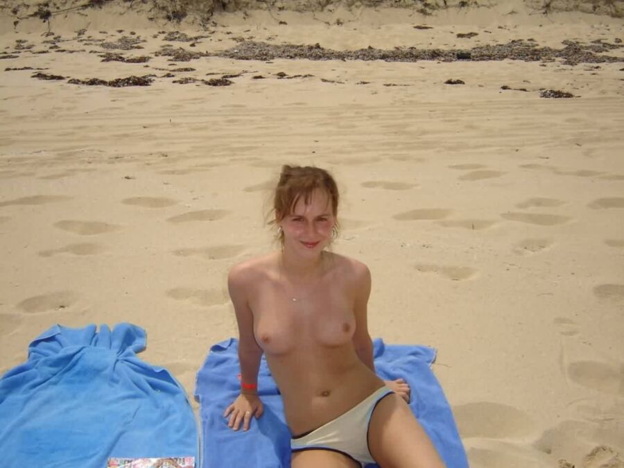 Free porn pics of Amateur teen sluts on vacation 21 of 25 pics