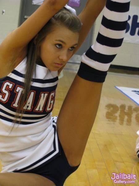 Free porn pics of Cheerleaders stretching 23 of 106 pics