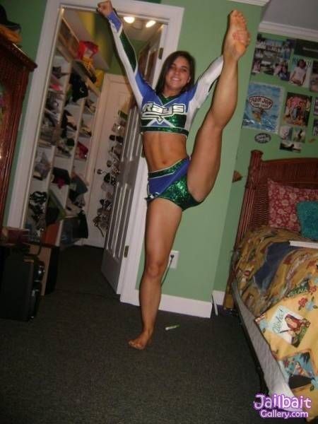 Free porn pics of Cheerleaders stretching 11 of 106 pics