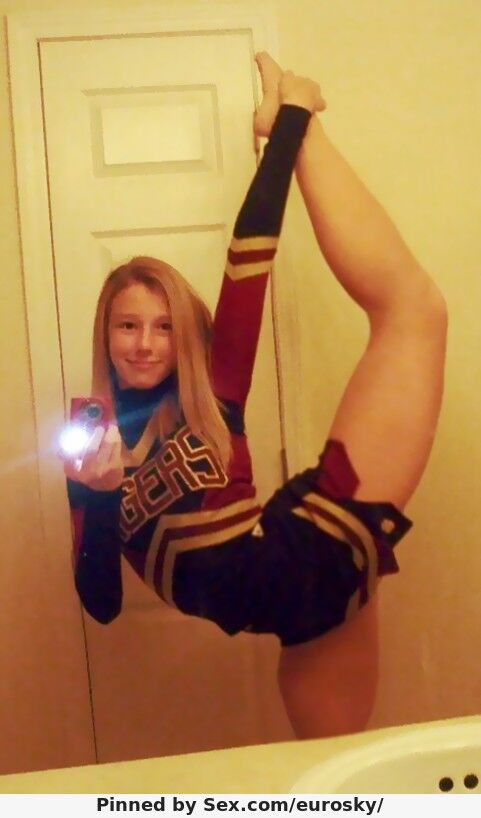 Free porn pics of Cheerleaders stretching 14 of 106 pics