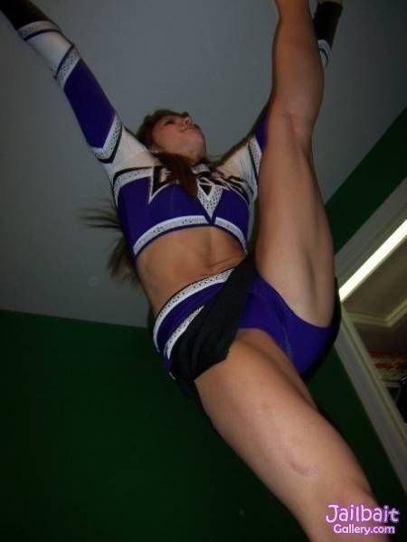 Free porn pics of Cheerleaders stretching 20 of 106 pics