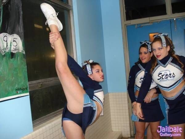 Free porn pics of Cheerleaders stretching 17 of 106 pics