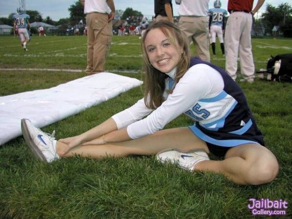 Free porn pics of Cheerleaders stretching 19 of 106 pics
