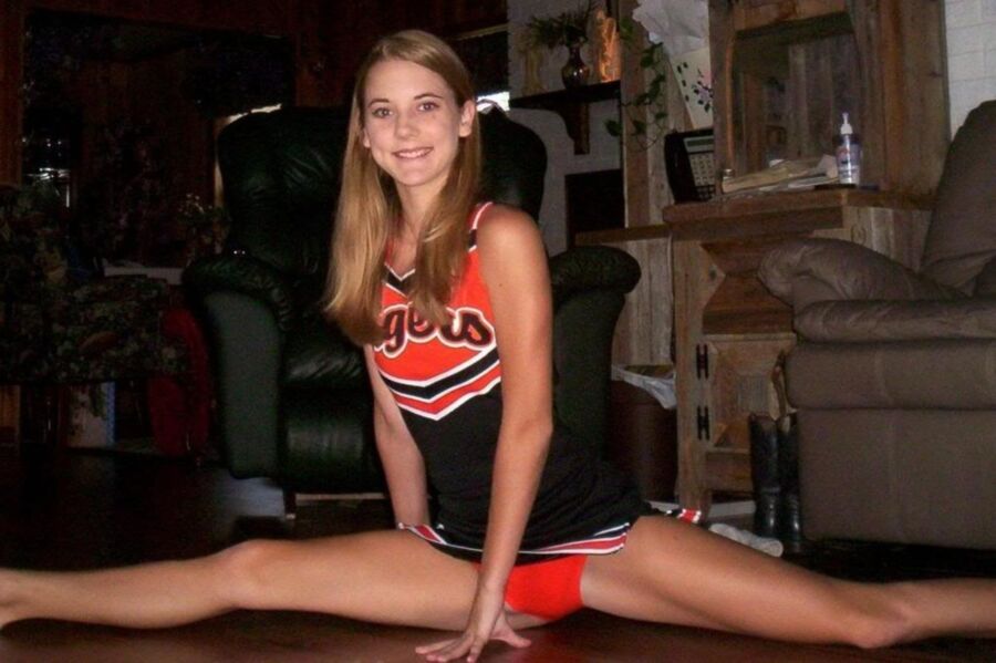 Free porn pics of Cheerleaders stretching 17 of 106 pics