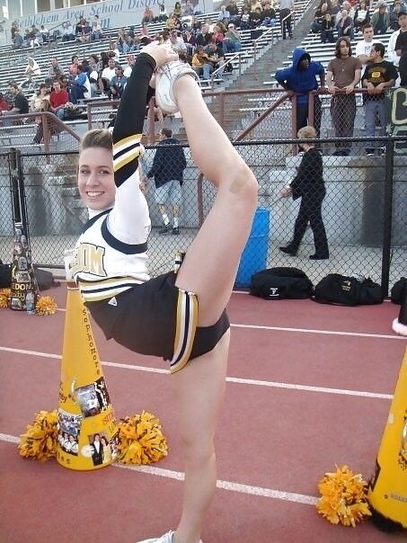 Free porn pics of Cheerleaders stretching 12 of 106 pics