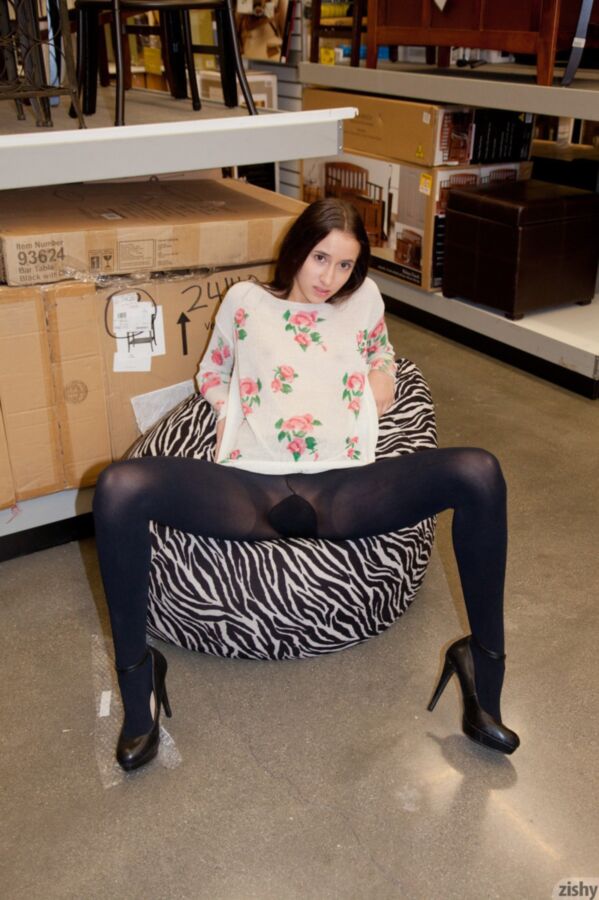 Free porn pics of PANTYHOSE : Lost in a supermarket 7 of 37 pics