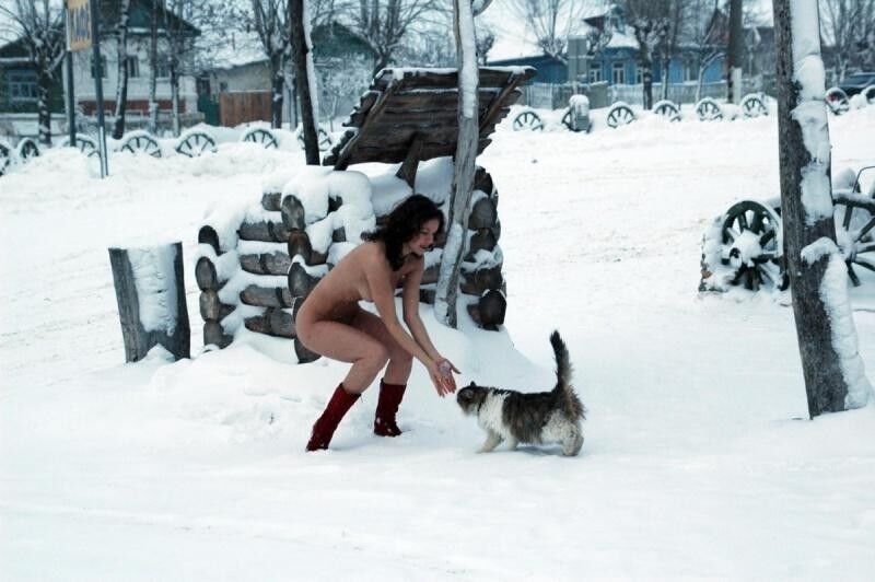 Snow Dogs nude photos