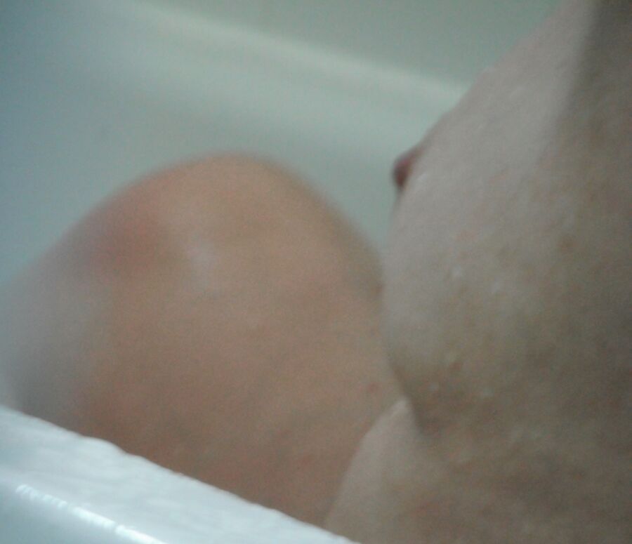 Free porn pics of Wifes bath time 15 of 20 pics