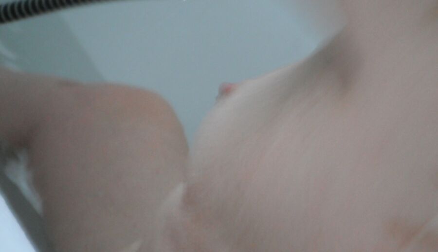 Free porn pics of Wifes bath time 19 of 20 pics