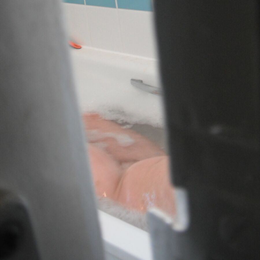 Free porn pics of Wifes bath time 6 of 20 pics