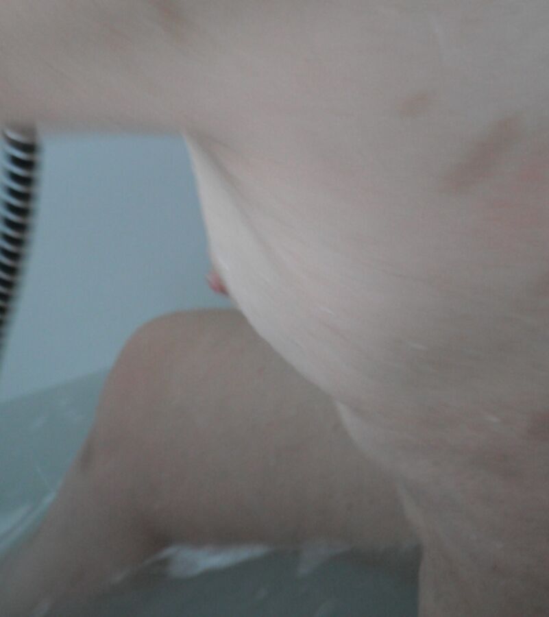 Free porn pics of Wifes bath time 1 of 20 pics