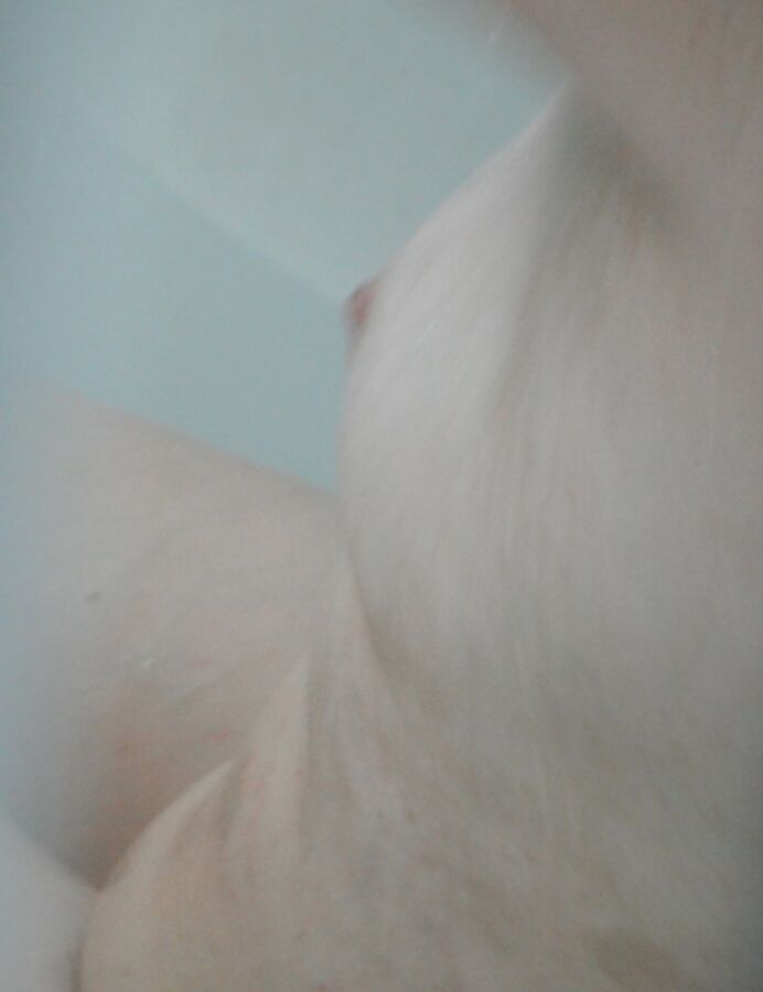 Free porn pics of Wifes bath time 18 of 20 pics
