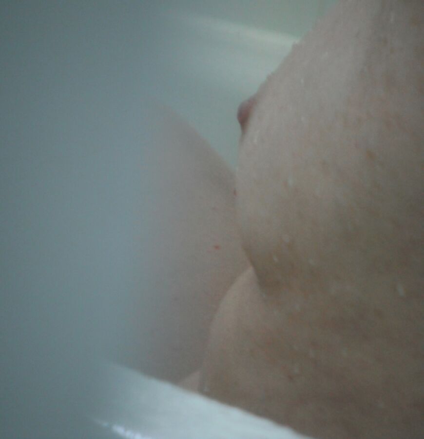 Free porn pics of Wifes bath time 14 of 20 pics