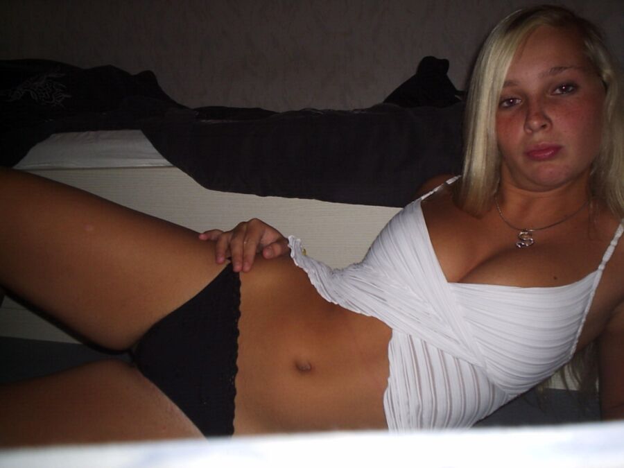 Free porn pics of Blond amateur Sandra 19 of 65 pics