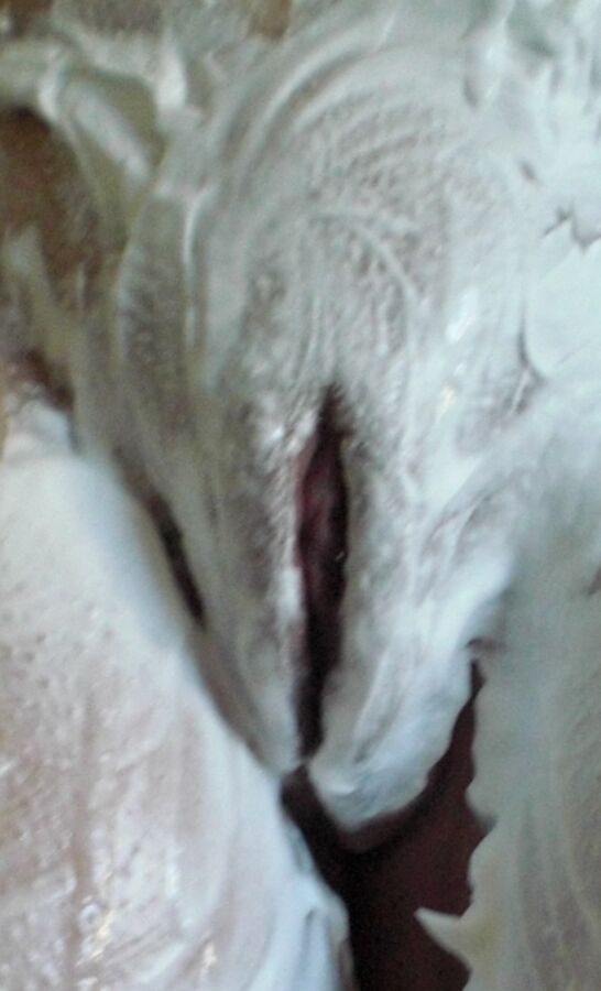 Free porn pics of My Susis pussy shaving!!! 9 of 43 pics