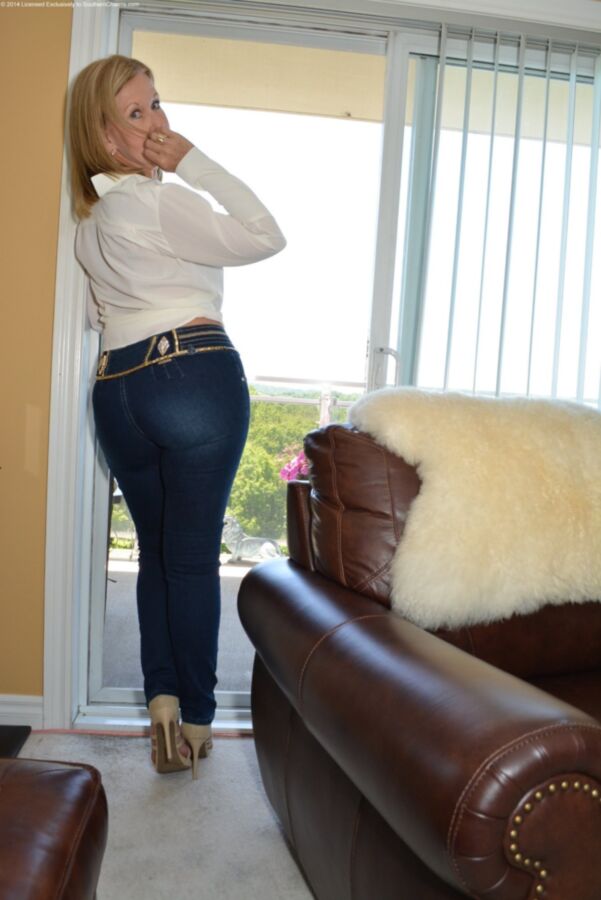 Free porn pics of MILF in jeans 6 of 46 pics