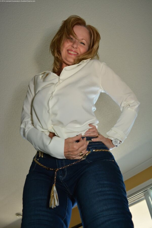 Free porn pics of MILF in jeans 1 of 46 pics