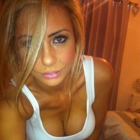 Free porn pics of Chav Airhead with fake tits 16 of 25 pics