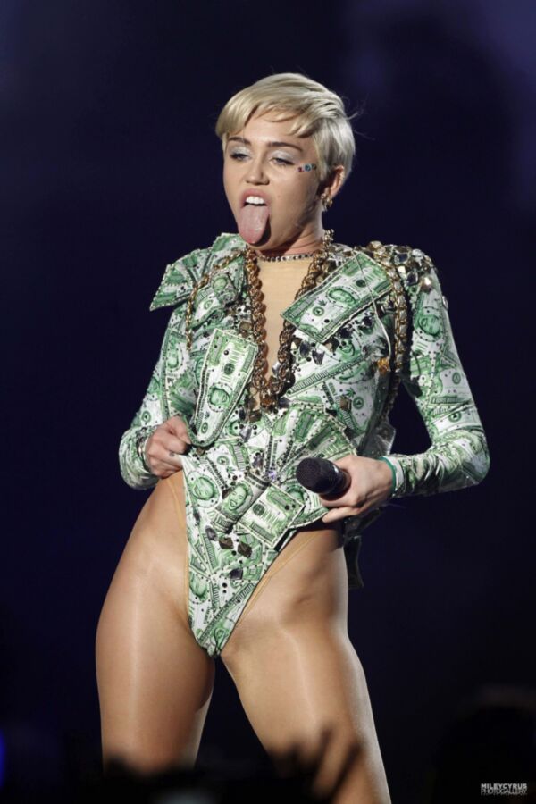 Free porn pics of Miley Cyrus - hot and kinky 11 of 67 pics