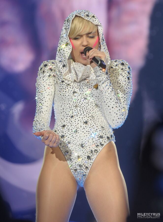 Free porn pics of Miley Cyrus - hot and kinky 6 of 67 pics