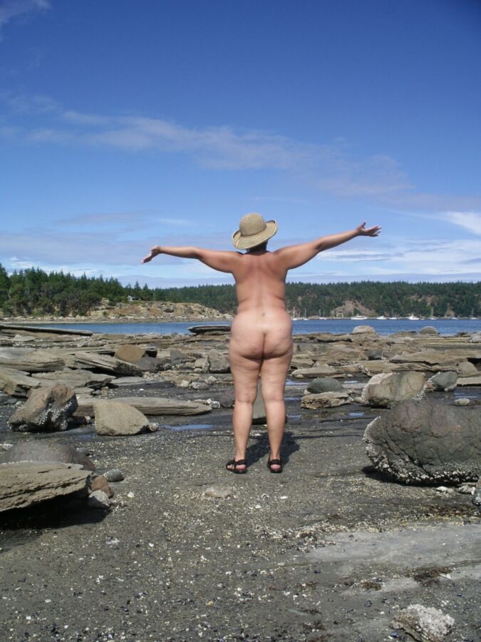 Free porn pics of B and K, IR cpl in B.C. Canada, asian Milf nudists 11 of 90 pics