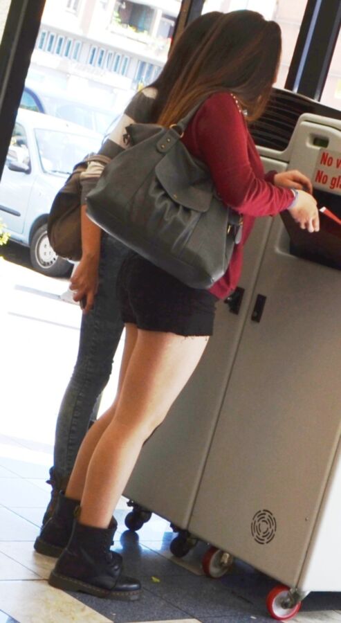 Free porn pics of airport and city candids - mostly tights 21 of 47 pics