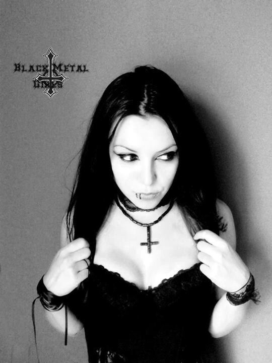 Free porn pics of Metal and gothic beauty 19 of 61 pics