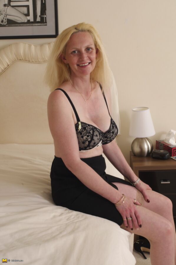 Free porn pics of Mature blond Suzie and her pink vibrator. 10 of 180 pics