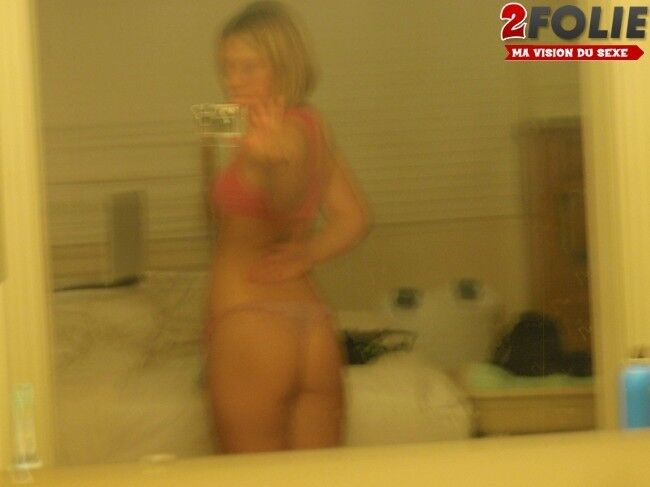 Free porn pics of Blondie takes selfshots 3 of 40 pics
