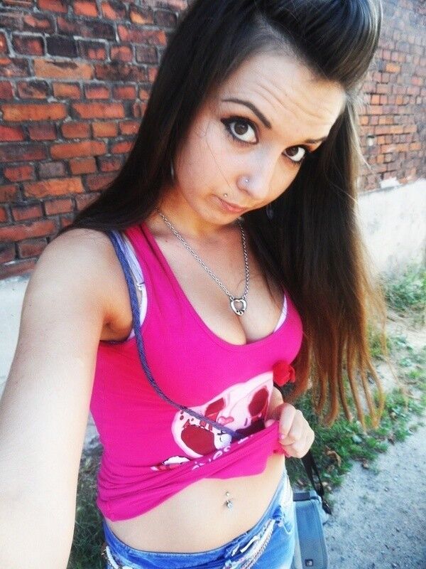 Free porn pics of Chav whore with beauty eyes from Poland. 11 of 13 pics