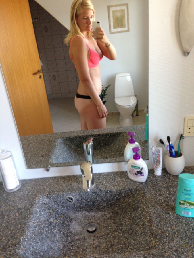 Quem Homemade blond amateur teen selfshot sucks