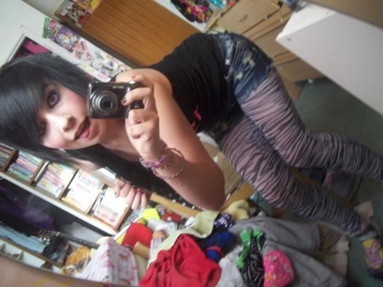 Free porn pics of how would you guys use to this little emo whore dirtier the bett 11 of 12 pics