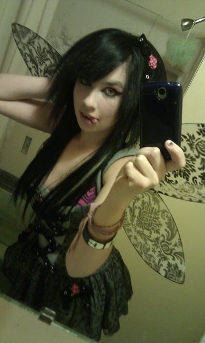 Free porn pics of how would you guys use to this little emo whore dirtier the bett 8 of 12 pics
