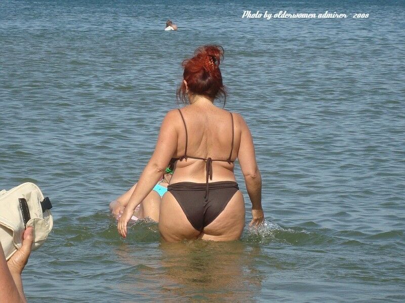 Free porn pics of chubby beach butts 3 of 20 pics