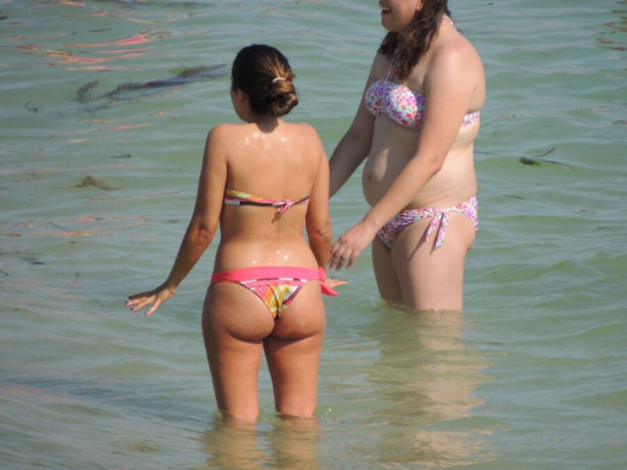 Free porn pics of chubby beach butts 7 of 20 pics