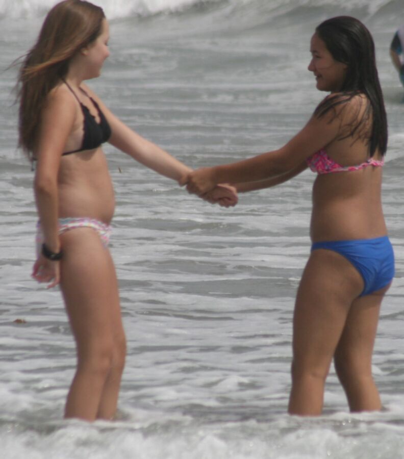 Free porn pics of two teenage sluts at sea 10 of 13 pics