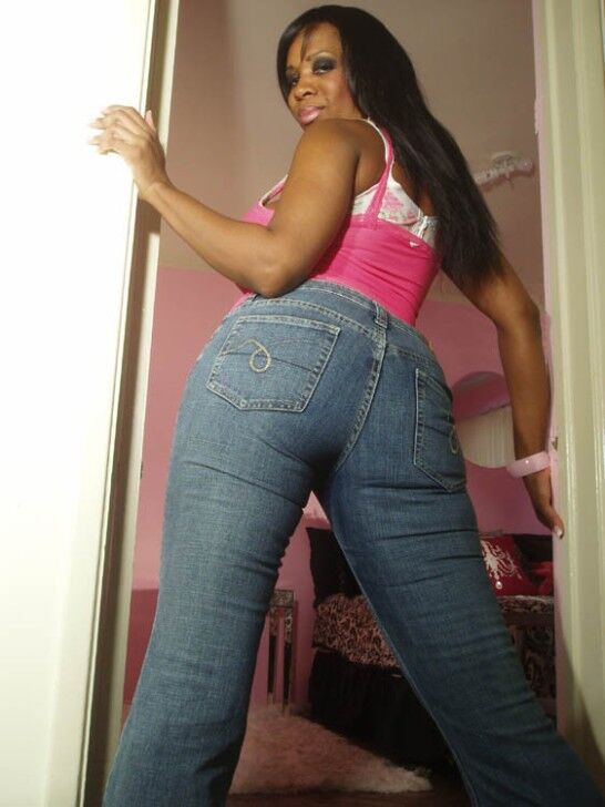 Free porn pics of A NEW SET OF WOMEN IN TIGHT FITTING JEANS!!! 5 of 120 pics