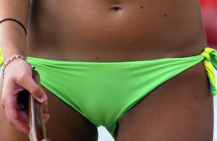 Free porn pics of cameltoes 10 of 59 pics