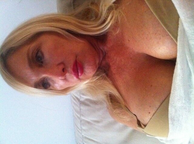 Free porn pics of LISA blonde milf whore to comment and tribute 13 of 33 pics